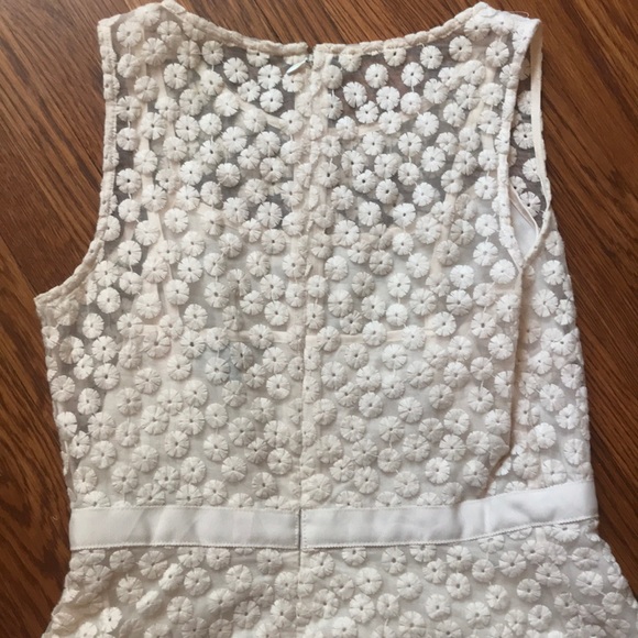 Banana Republic Peplum tank - Picture 5 of 9